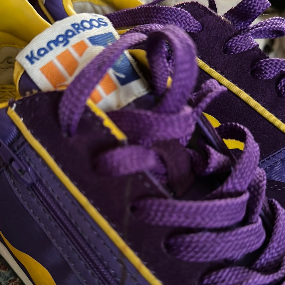 Vintage 1990’s KangaROOS - mint